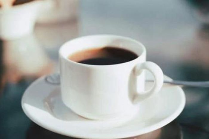Vợ sốc nặng khi ChatGPT vạch mặt chồng ngoại tình từ vết cặn cà phê trong ly
