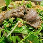 Rau “nhà nghèo” mọc dại hóa “thần dược”, dân tình săn lùng khắp chợ với giá không tưởng