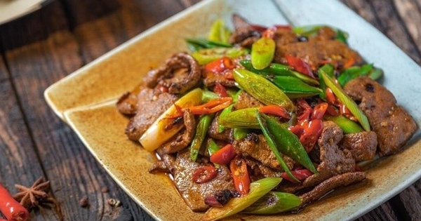Cần tây xào gan heo tăng cường chuyện phòng the
