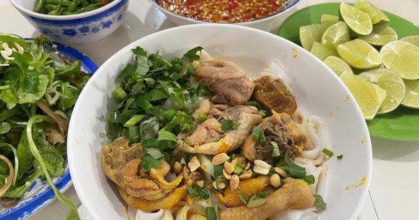 Cách nấu mì Quảng gà ngon chuẩn vị đơn giản và hấp dẫn tại nhà