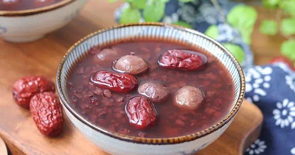 Cách nấu cháo táo đỏ và gạo nếp cẩm chữa tóc bạc sớm hiệu quả
