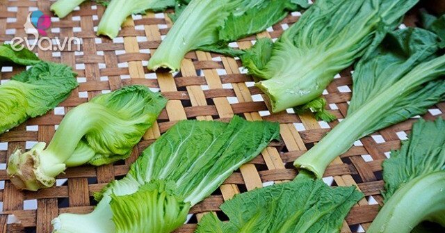 Loại lá này có canxi gấp 8 lần cá, ai cũng coi là thứ bình dân nào ngờ bổ dưỡng thế, đem làm món quốc dân này nhà nào cũng mê