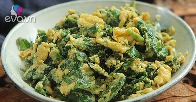 Không chỉ xào thịt bò, lá này xào cùng trứng tuyệt ngon, đã thế lại còn cực bổ dưỡng