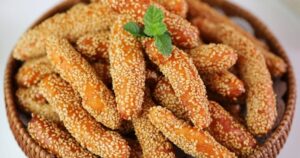 Khoai lang chiên mè giòn tan , ngọt ngào không thể cưỡng lại